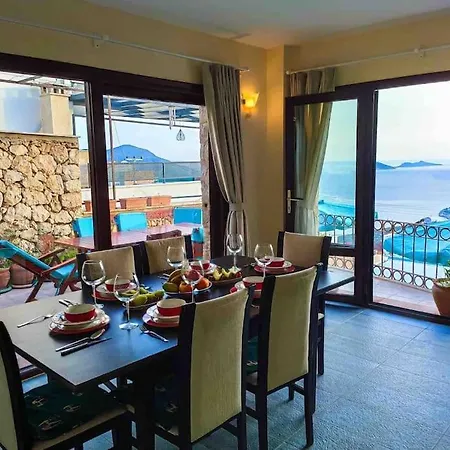 Deniz Manzarali Ozel Havuzlu Villa *