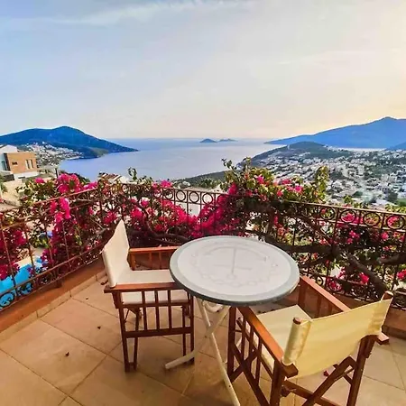 Deniz Manzarali Ozel Havuzlu Villa