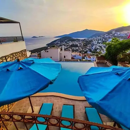 Deniz Manzarali Ozel Havuzlu Villa *