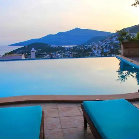 Deniz Manzarali Ozel Havuzlu Villa *
